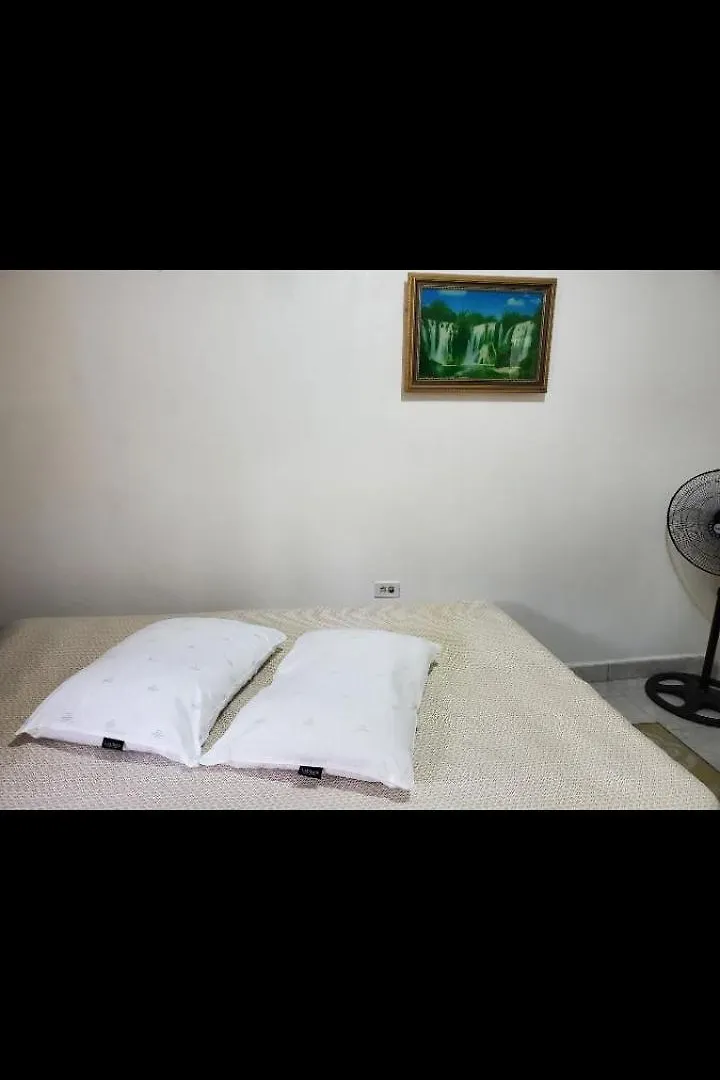 شقة Saint Annʼs Bay  في The Hideaway