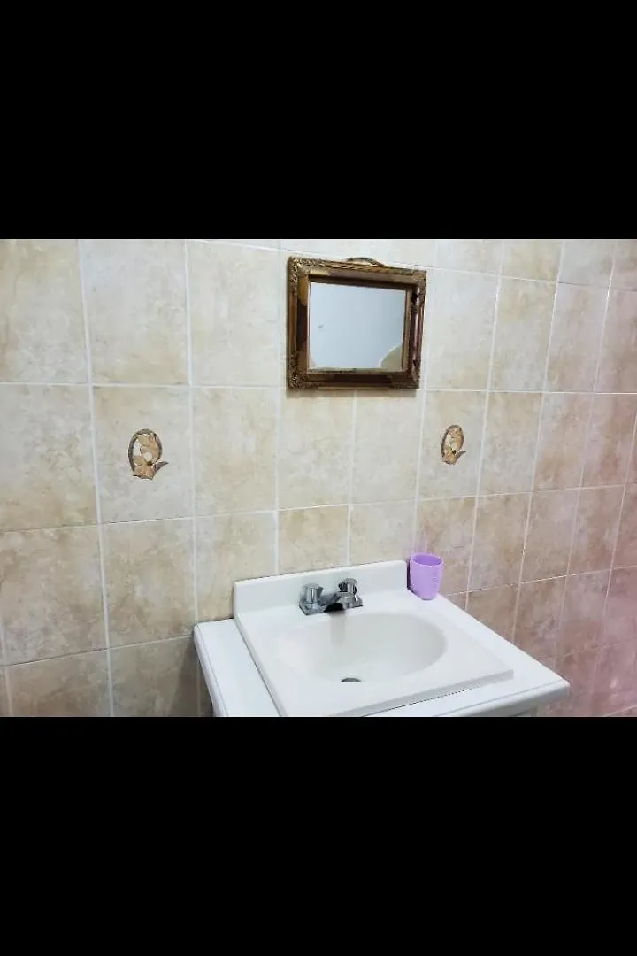 شقة Saint Annʼs Bay  في The Hideaway 0*,